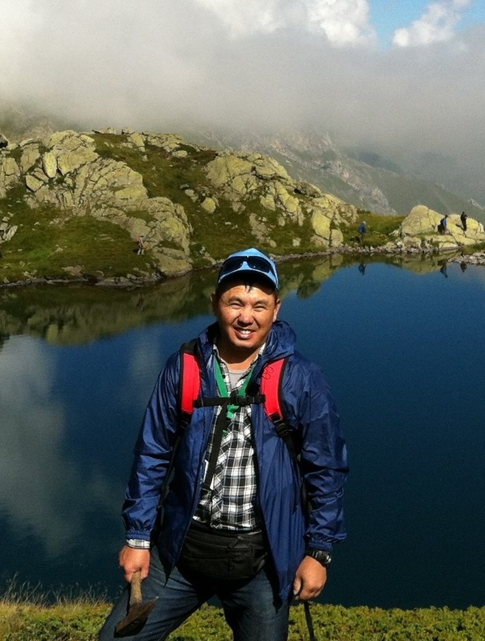 beat365创新论坛第一千八百三十八讲：Tectonic evolution of the high-and ultrahigh-pressure (HP-UHP) metamorphic complexes, Kyrgyz Tianshan Mts.